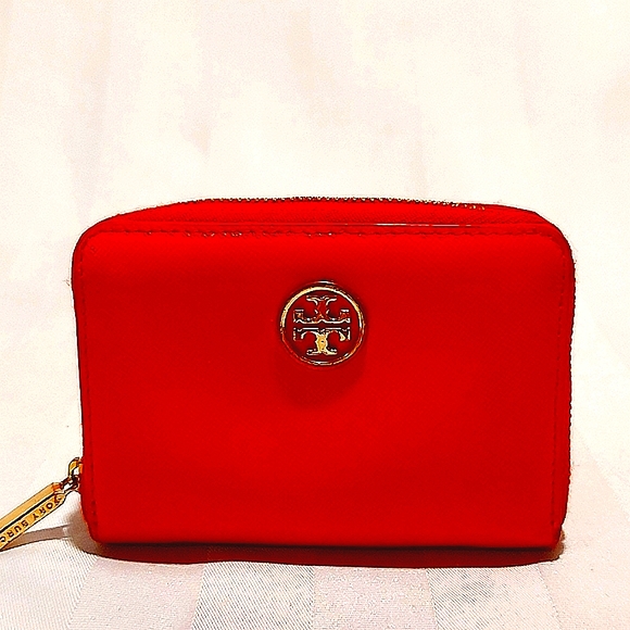 Tory Burch Handbags - TORY BURCH LEATHER WALLET!